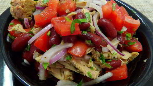 салат с тунцом и красной фасолью