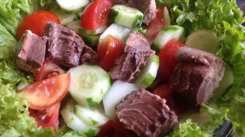 салат с тунцом