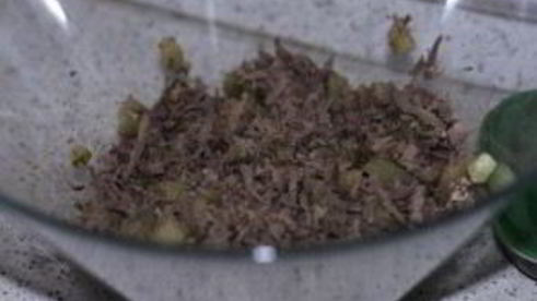 салат с вареной печенью и солеными огурцами