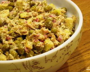 Салат с зеленым горошком