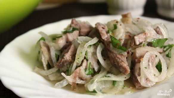 Рецепт Салата со свининой и луком