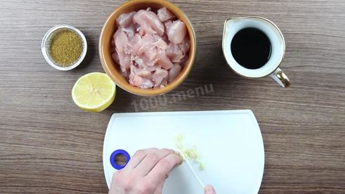 салат цезарь классический с курицей