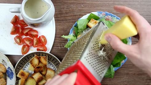 салат цезарь классический с курицей