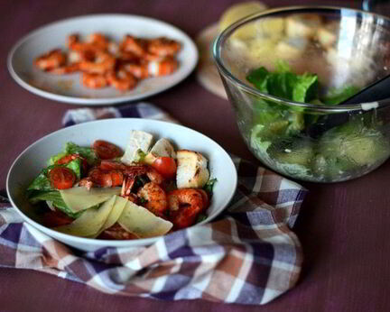 Салат Цезарь с креветками