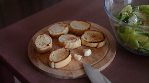 салат цезарь с креветками