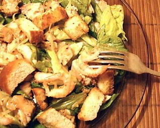 Салат Цезарь с курицей, горчицей и креветками