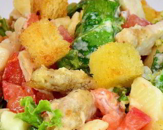 Салат Цезарь с курицей и адыгейским сыром