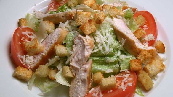 Рецепт Салата Цезарь с курицей и сухариками
