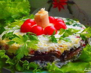 Слоеный салат с грибами