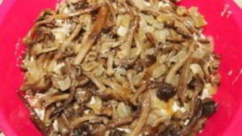 слоеный салат с грибами