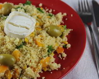 Теплый салат с кускусом и овощами