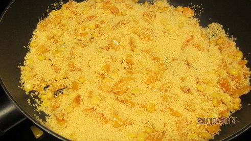 теплый салат с кускусом и овощами