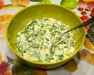 Весенний салат с черемшой