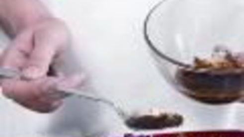 зеленый салат с лососем татаки