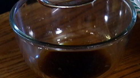 зеленый салат с редиской, помело и помидорами черри