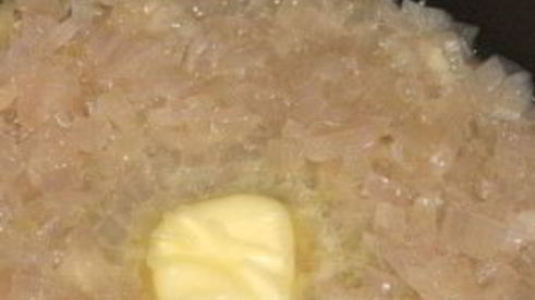 соус для рыбы из вина, масла и каперсов