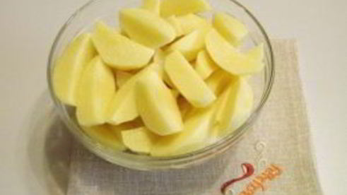 соус с курицей и картошкой