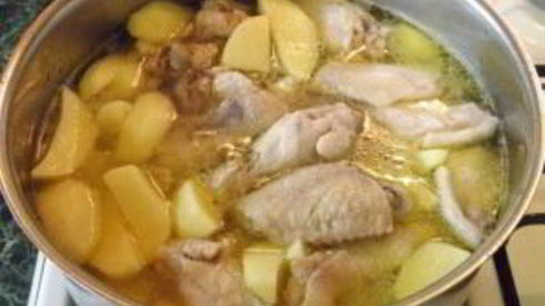 соус с курицей и картошкой