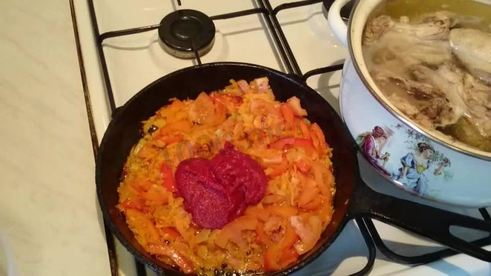 борщ на курином бульоне с отварной свеклой