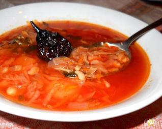 Борщ постный с килькой и грушами