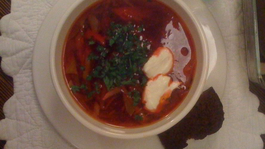 Рецепт борща с черными гренками и чесноком