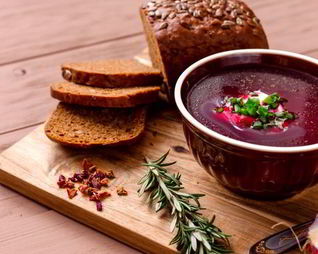 Летний борщ с ботвой