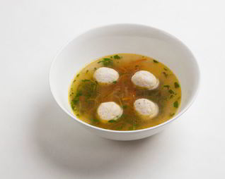 Диетический овощной бульон с фрикадельками