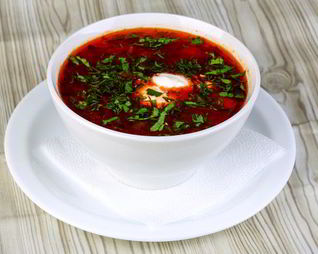 Холодный борщ на курином бульоне