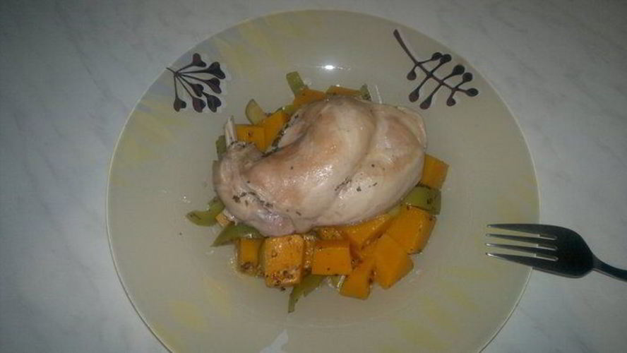 Рецепт кролика в прованском бульоне с тушеной тыквой и перцем