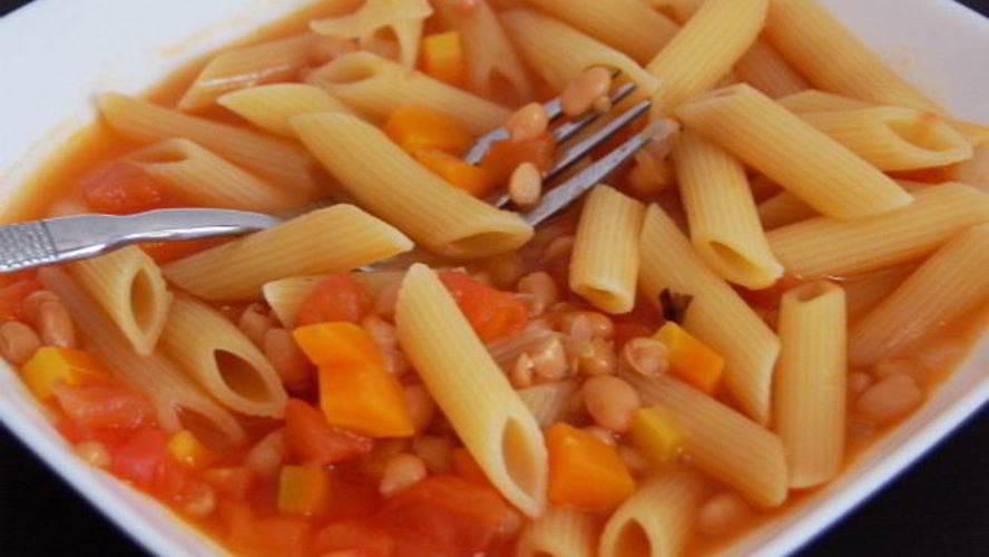 Рецепт пасты с фасолью и томатами в бульоне