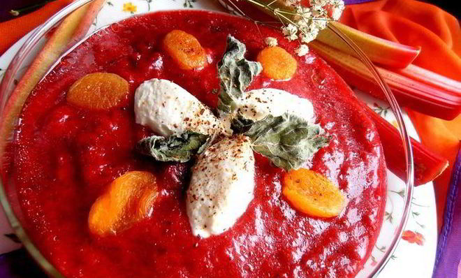 Гаспачо из ревеня и вишни