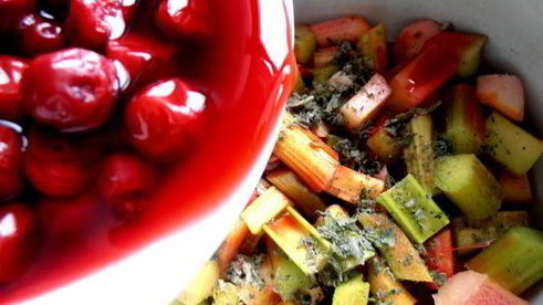 гаспачо из ревеня и вишни