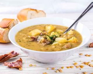 Ароматный гороховый суп с копченой курицей