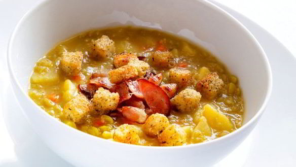 Рецепт Горохового супа на сметане с гренками и беконом