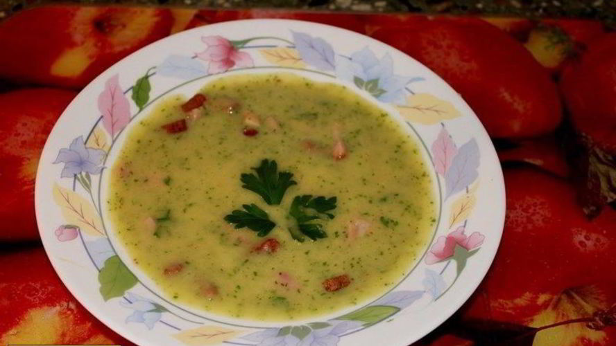 Рецепт горохового супа с беконом и ветчиной