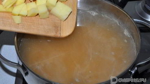 гороховый суп с колбасой