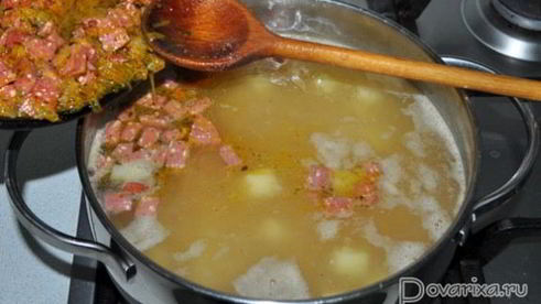 гороховый суп с колбасой