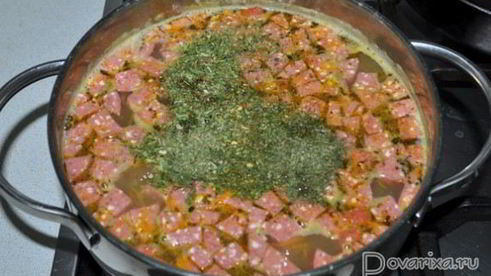 гороховый суп с колбасой