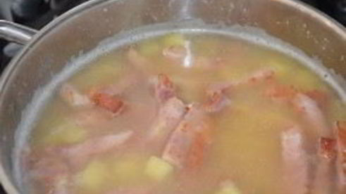 гороховый суп с копченой грудинкой