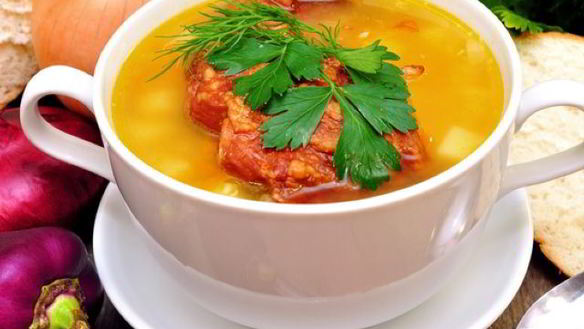 Рецепт Горохового супа с копчеными ребрами и беконом