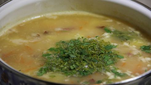 гороховый суп с копчеными ребрышками и курицей