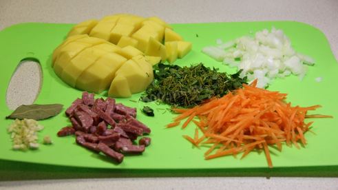 гороховый суп с копчеными ребрышками и курицей