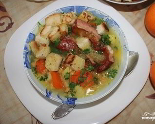 Суп гороховый с копчеными ребрышками