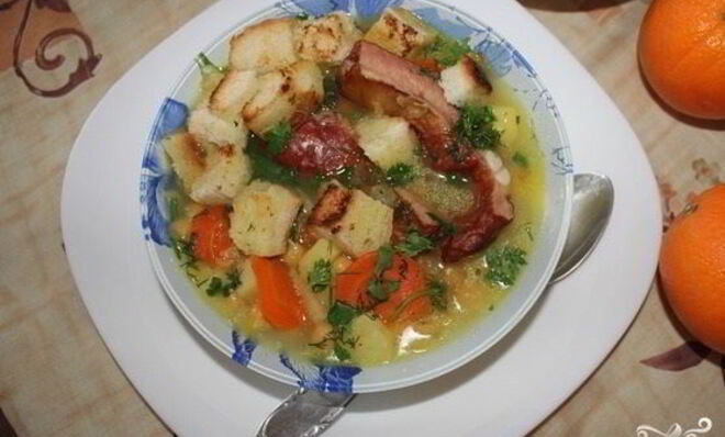 Суп гороховый с копчеными ребрышками