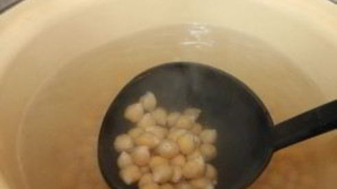 суп гороховый с копчеными ребрышками