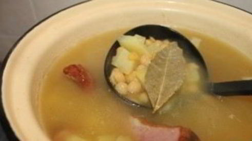 суп гороховый с копчеными ребрышками