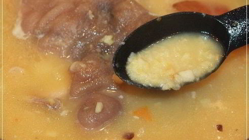 суп гороховый с рулькой поросячьей