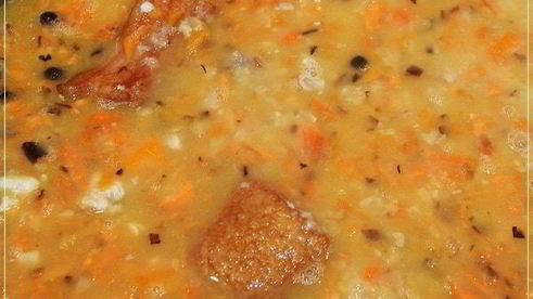 суп гороховый с рулькой поросячьей