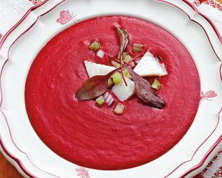 Холодный суп с тилапией и свекольной ботвой