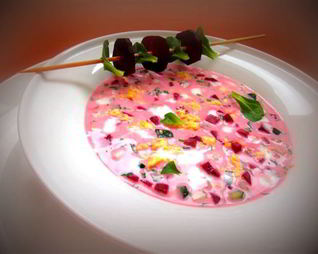 Летний холодный суп со свеклой